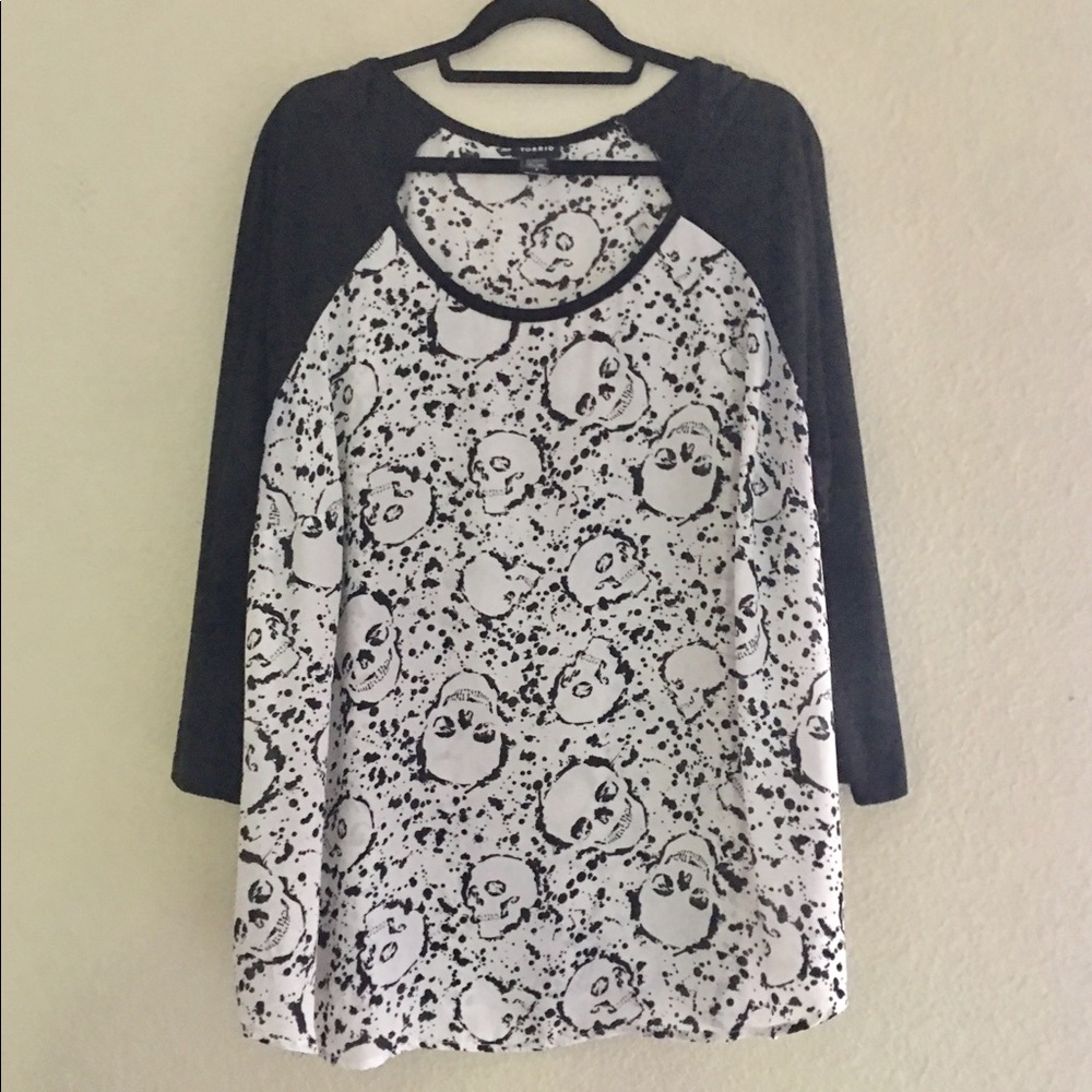 Torrid 3/4 Sleeve Skull Print Raglan Tee